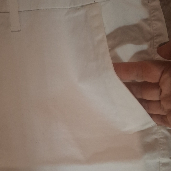 Old Navy Women's White Shorts - Picture 6 of 8